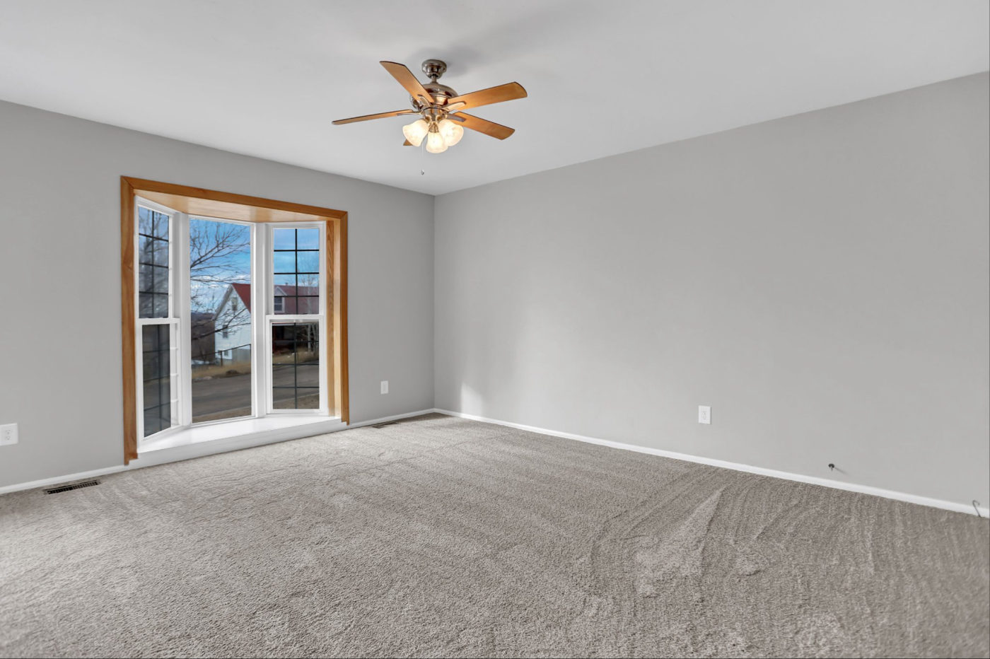 Empty vacant room before professional virtual staging service